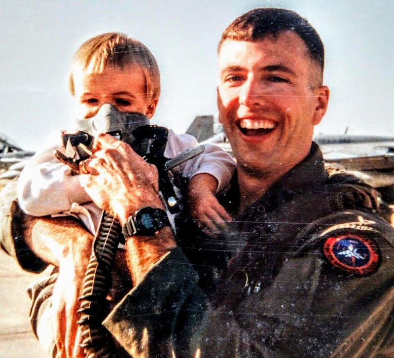 Hunter Pylant, "Gomer" Pylant's oldest son, was on the flightline to
welcome his new Top Gun graduate father at MCAS Miramar, California in 1997.