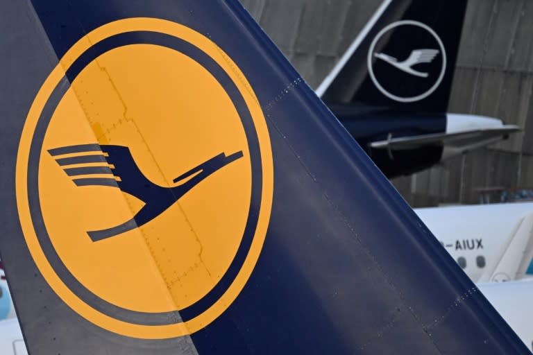 Wegen der angespannten Lage im Nahen Osten streicht die Lufthansa bis Samstagmorgen ihre Flüge nach Israel. Die Maßnahme gelte bis 07.00 Uhr morgens am Samstag und betreffe vier geplante Verbindungen nach Tel Aviv, sagte ein Konzernsprecher. (Kirill KUDRYAVTSEV)