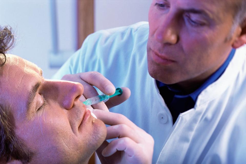 <span class="caption">El ‘brotox’.</span> <span class="attribution"><a class="link " href="https://www.gettyimages.com/detail/photo/man-having-botox-injections-royalty-free-image/imsis618-016" rel="nofollow noopener" target="_blank" data-ylk="slk:Getty Images;elm:context_link;itc:0;sec:content-canvas">Getty Images</a></span>