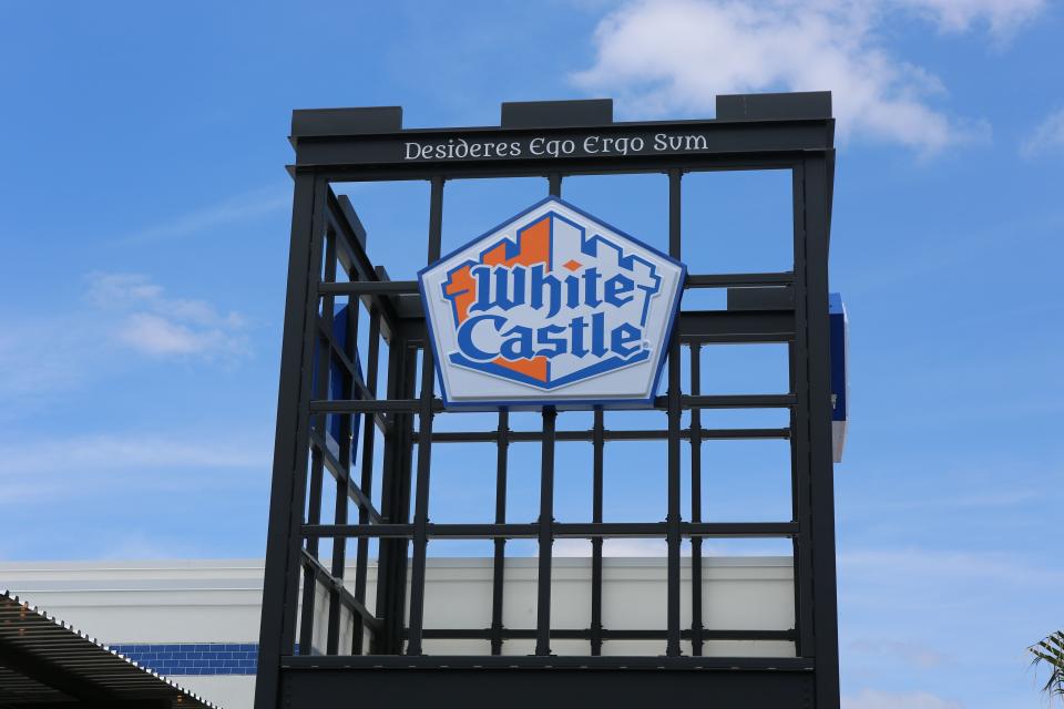 The wildly popular burger chain White Castle will soon return to Florida after a 53-year hiatus.