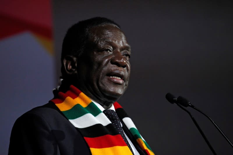 La Grande-Bretagne souhaite le retour du Zimbabwe au sein du Commonwealth et salue les efforts entrepris par le président Emmerson Mnangagwa (photo) depuis qu'il a remplacé Robert Mugabe renversé par l'armée. /Photo prise le 26 mars 2018/REUTERS/Luc Gnago