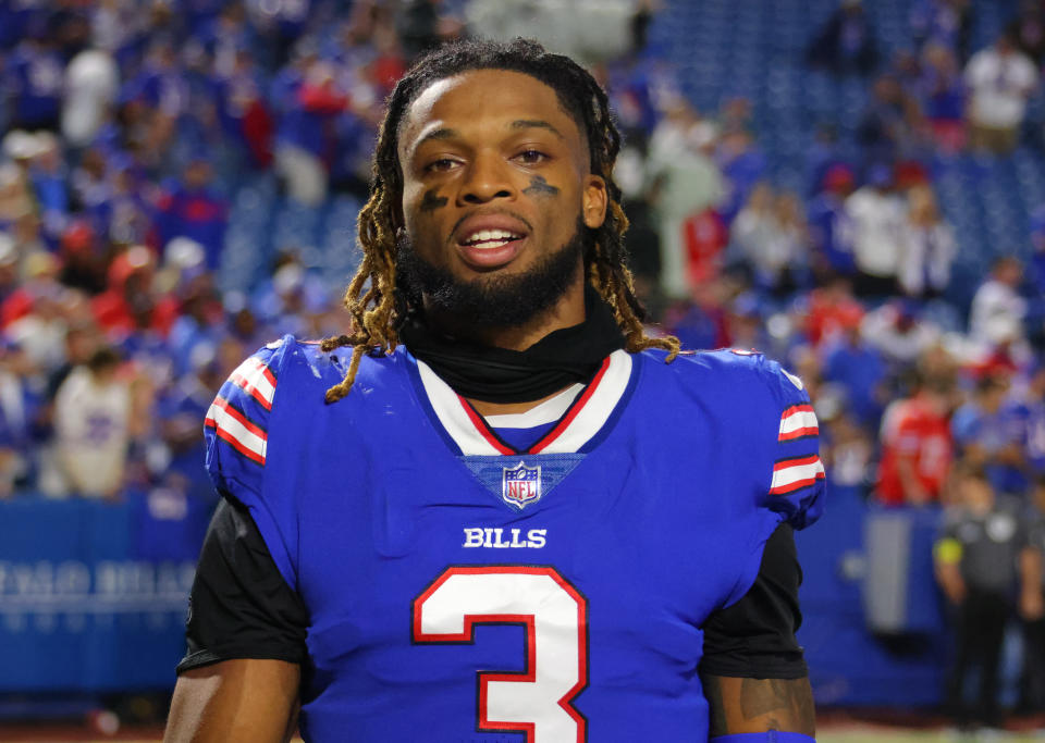 ORCHARD PARK, NOVA YORK - 19 DE SETEMBRO: Tamar Hamlin #3 do Buffalo Bills após o jogo contra o Tennessee Titans no Highmark Stadium em 19 de setembro de 2022 em Orchard Park, Nova York.  (Foto: Timothy de Ludwig/Getty Images)