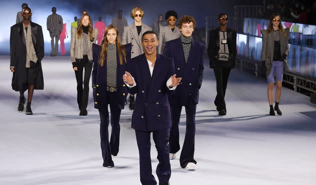 Olivier Rousteing, entouré de ses mannequins Balmain, ici au mois de septembre 2020. (Photo: Pascal Le Segretain via Getty Images)