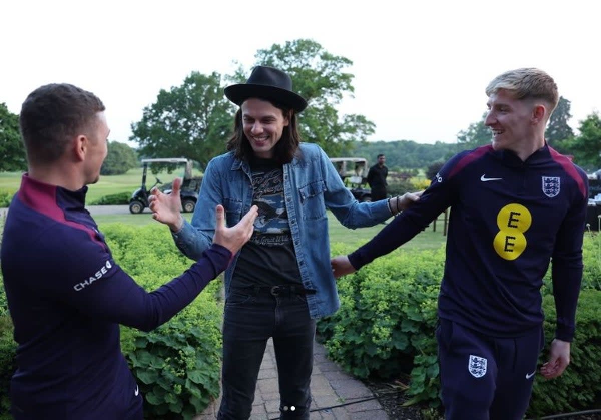 James Bay with the England players before their match in Newcastle (Instagram)