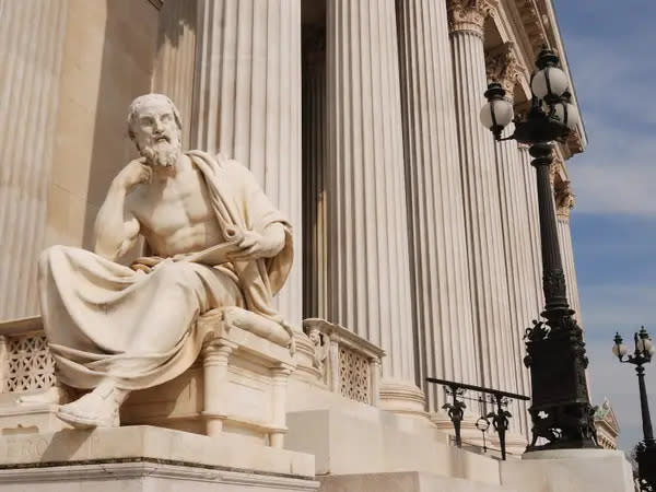 Statue von Herodot vor dem österreichischen Parlament in Wien. - Copyright: Getty Images