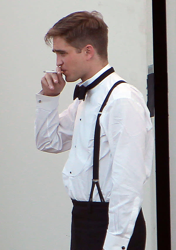 robert pattinson smoking