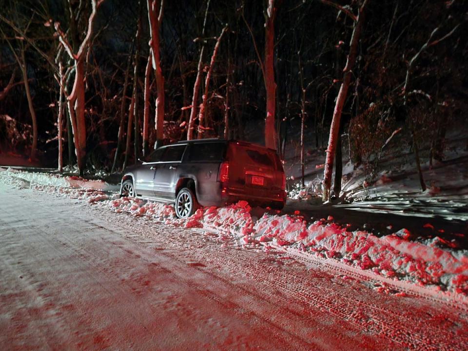 An SUV is abandoned outside of Nikki Haley’s event in Adel, Iowa after the driver was unable to move out of the snowbank (John Bowden)