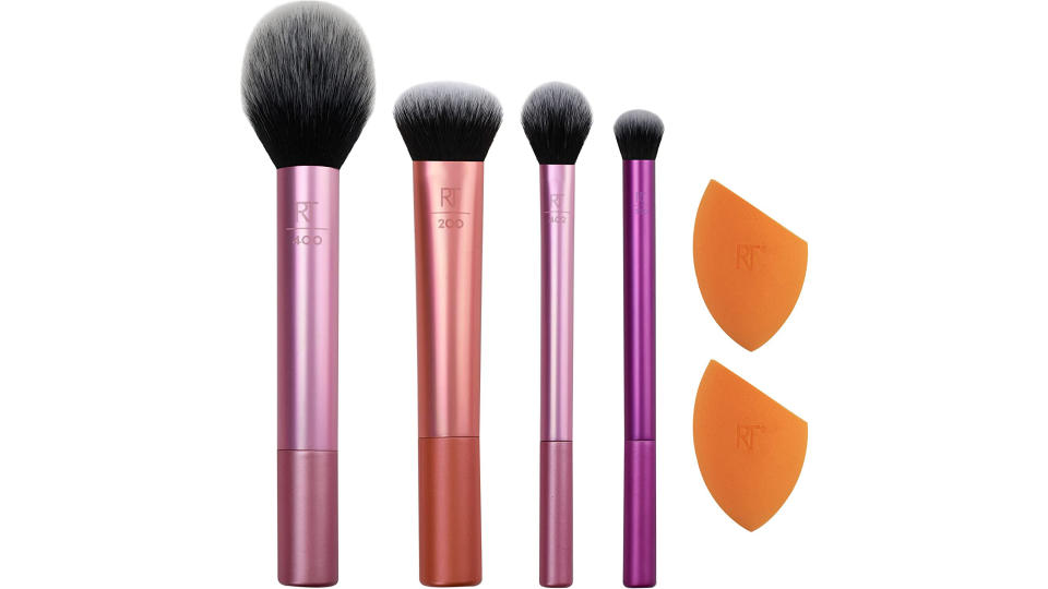 Real Techniques Makeup Brush Set with 2 Sponge Blenders, Multiuse Brushes, For Eyeshadow, Foundation, Blush, Highlighter, and Concealer, 6 Piece Makeup Brush Set. (Photo: Amazon SG)
