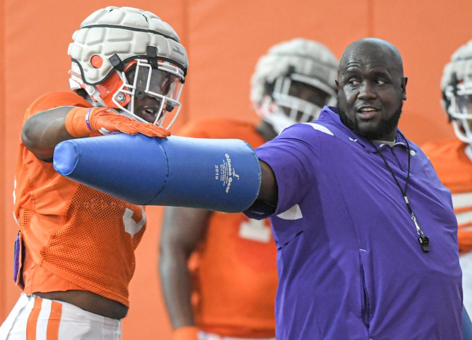 Clemson Defensive Tackles Coordinator Nick Eason and defensive end K.J. Henry (5) go over a defensive move during Spring practice in Clemson, S.C. Monday, March 7, 2022. 