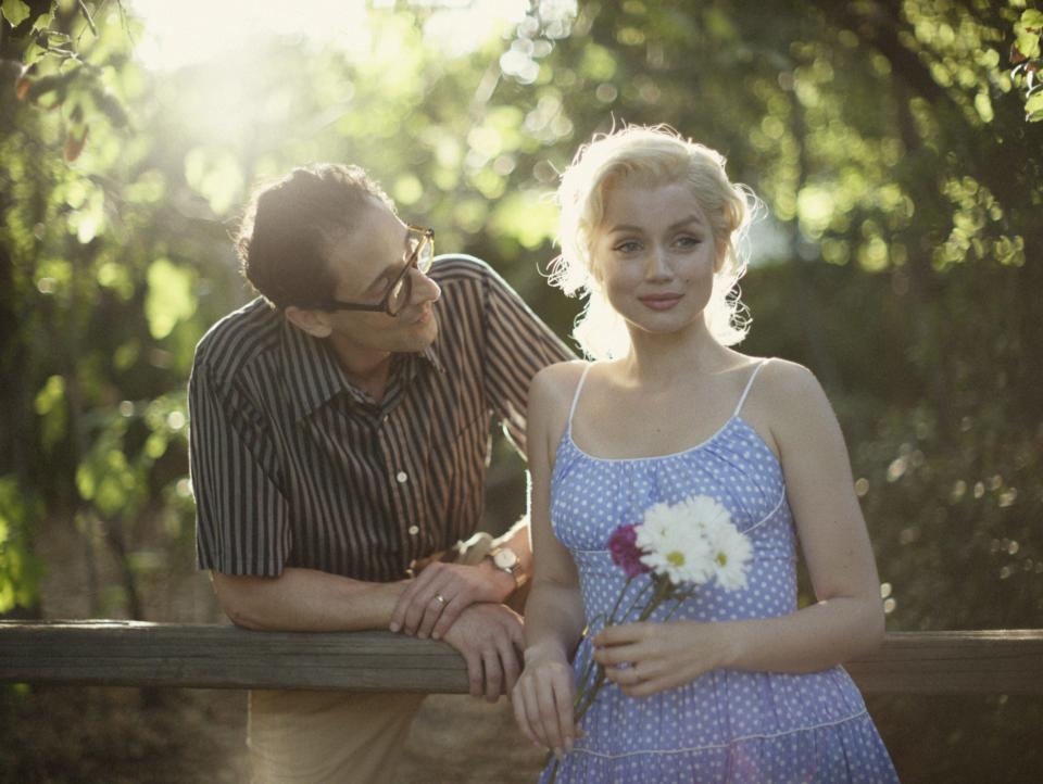 Arthur Miller (Adrien Brody, left) and Marilyn Monroe (Ana de Armas) are happily expecting in "Blonde," but the star suffers a miscarriage.