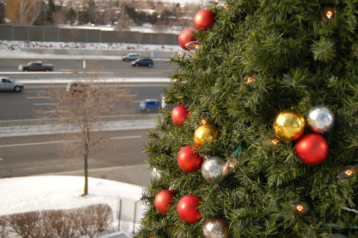 People want to know who decorated a random tree in Prosper, Texas. (Photo: Getty Images)