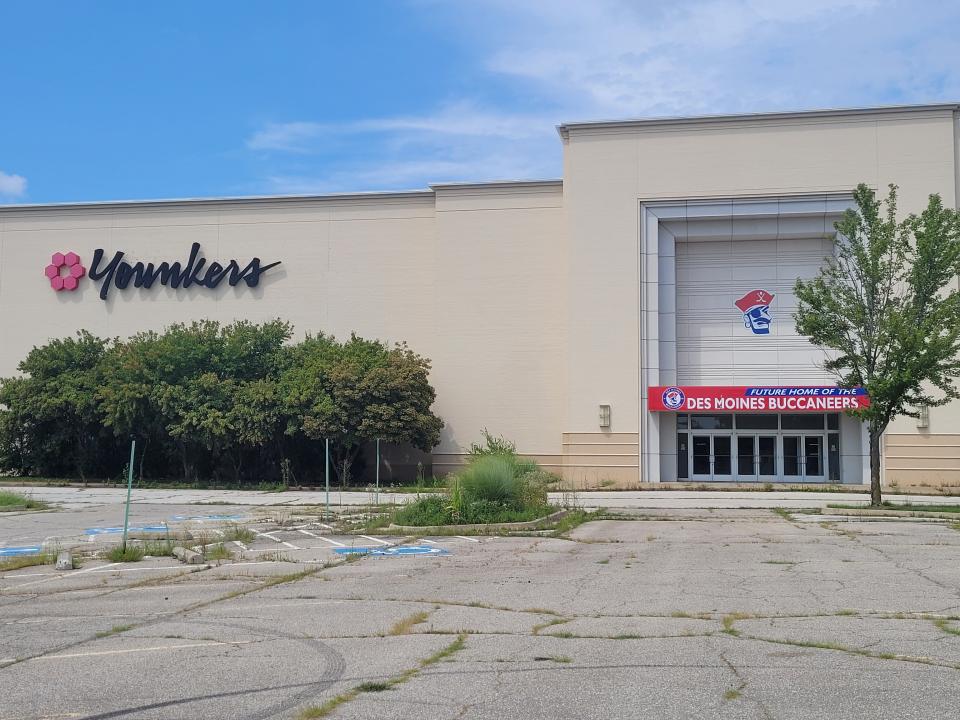 Plans to convert the former Younkers store at Merle Hay Mall into an arena for the Des Moines Buccaneers hockey team are now in doubt as the backers struggle to raise sufficient funding for the project.