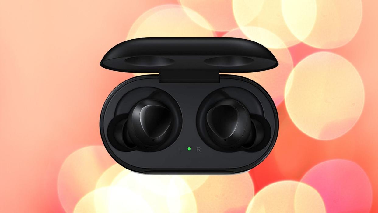 Save 39 percent on these Samsung Galaxy Buds. (Photo: Amazon)