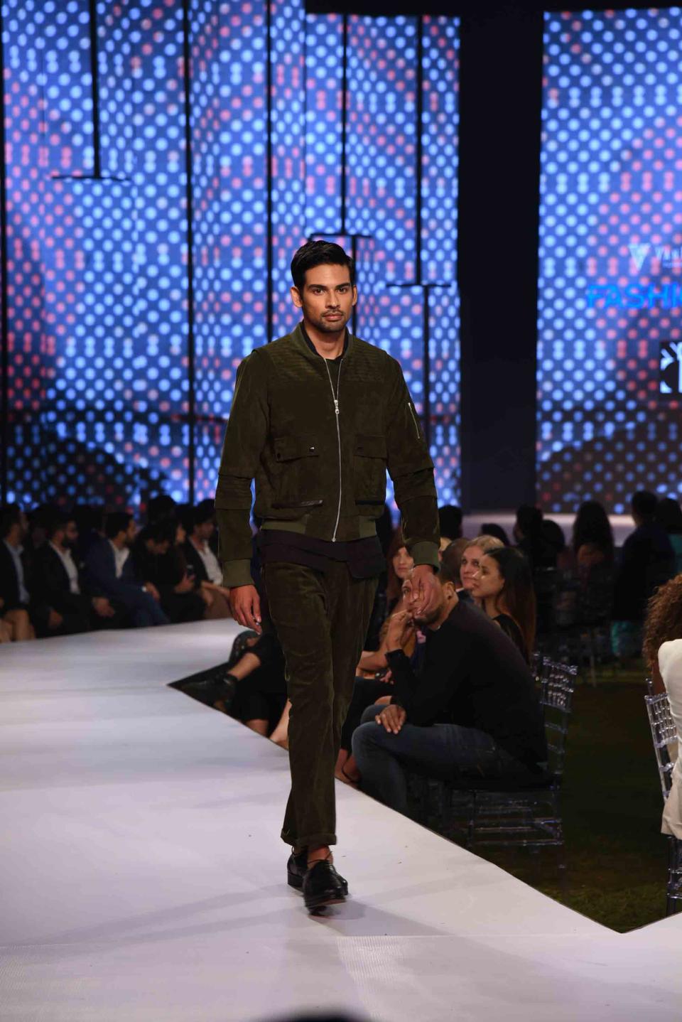 Bollywood meets fashion at 'Van Heusen and GQ Fashion Nights 2016' finale