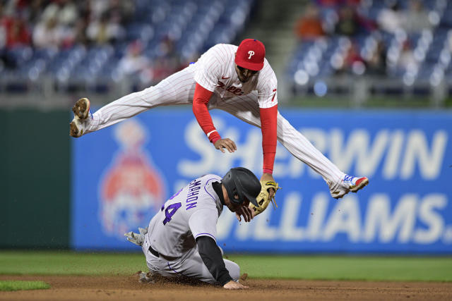 Harper, Hoskins rally Phillies in 7th