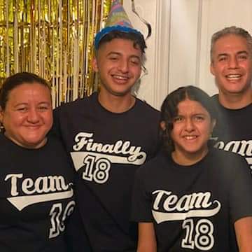 Yosadara Carbajal, front left, and her daughter Mia Miron, front right. (Yosadara Carbajal)