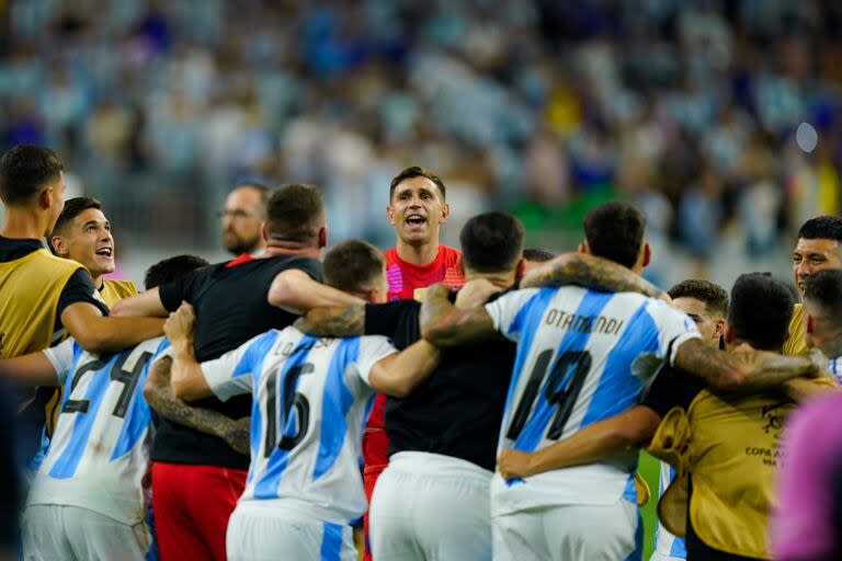 Argentina vs Ecuador, cuartos de final de la Copa América 2024 en el estado NRG de Houston
Emiliano Dibu Martínez
