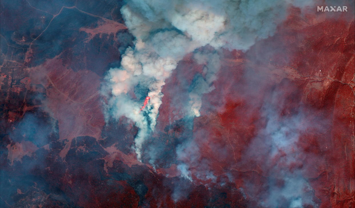 A satellite image of Hermits Peak wildfire.