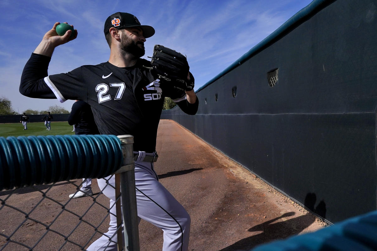 White Sox spring notes: Lucas Giolito is all muscly and huge now