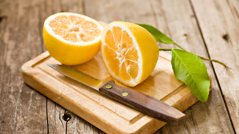 Halved lemon on cutting board