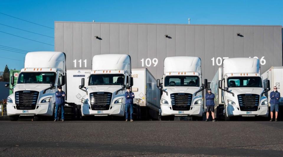Daimler Truck North America is putting battery-electric Freightliner eCascadias to work handling inbound logistics in the Pacific Northwest. (Photo: Daimler Trucks North America)