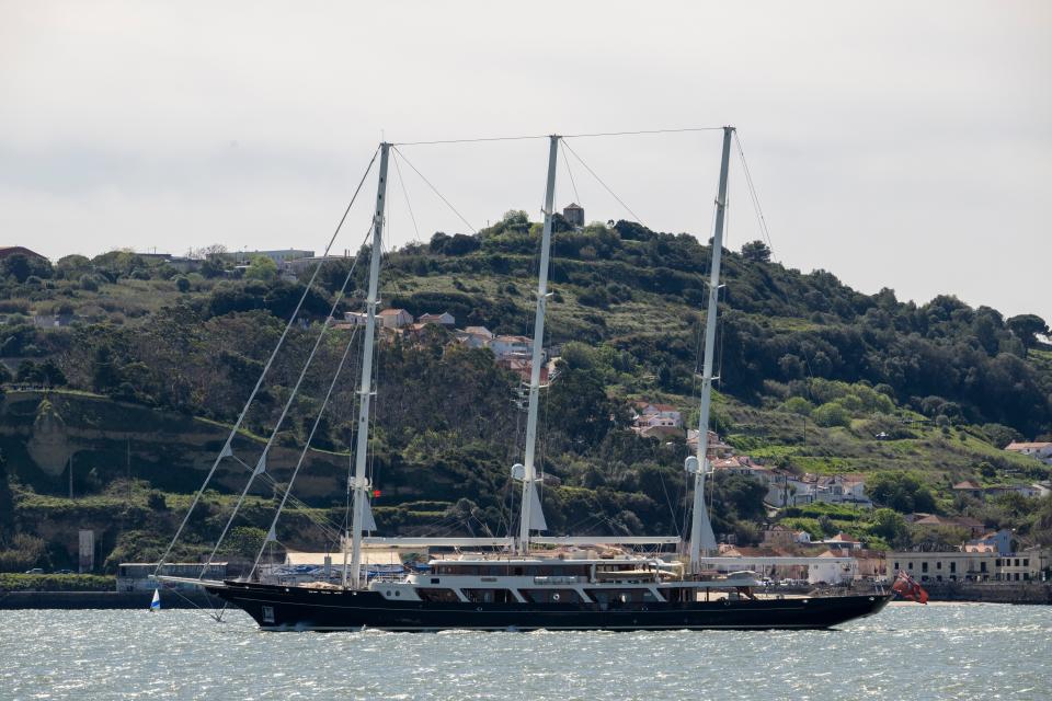 Eos yacht