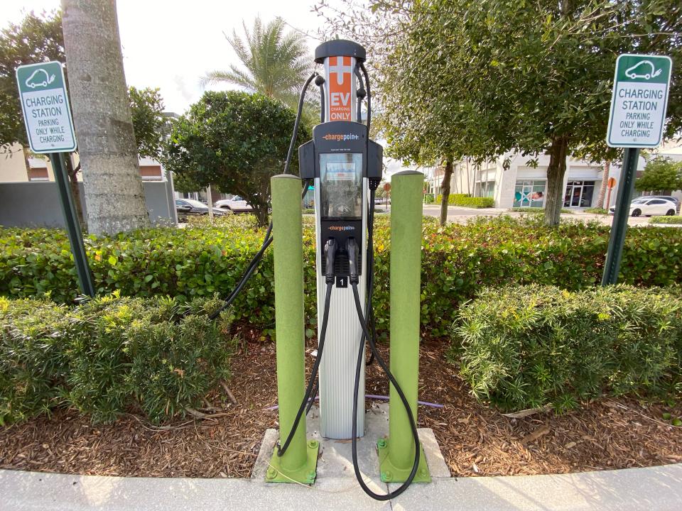 Chargepoint, Electric Vehicle Charging Station in Alton Shopping Center parking lot, Palm Beach Gardens, Florida. (Photo by: Lindsey Nicholson/UCG/Universal Images Group via Getty Images)