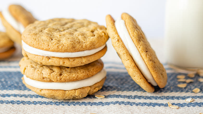 Oatmeal cream pie cookie sandwiches