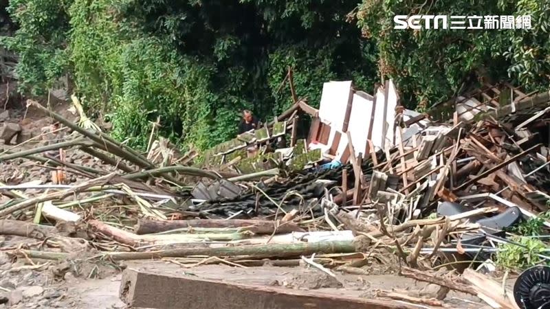 嘉縣竹崎鄉因大雨導致土石流，總計有10多戶受災。（圖／翻攝畫面）