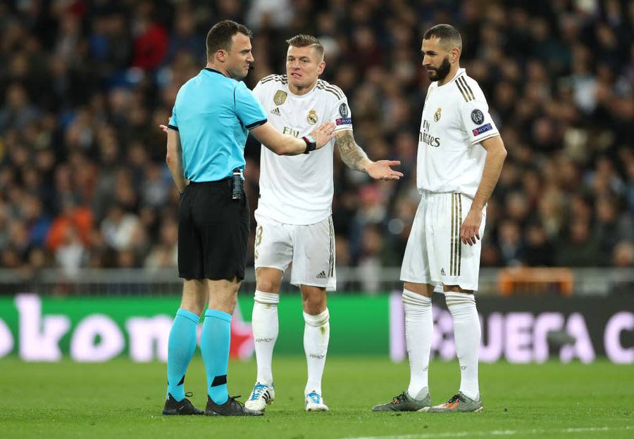 Sowohl Toni Kroos, als auch Karim Benzema sind auf den Bildern nicht zu sehen. Schon im Januar hatte Kroos bei einem Mannschaftsabend gefehlt. Weil es ihm zu spät war, wie Real-Keeper Thibaut Courtois später erzählte