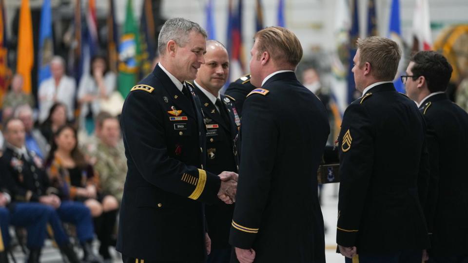 Lt. Gen. Jonathan Braga, the commander of Army Special Operations Command, presents an award to a member of the 160th Special Operations Aviation Regiment during a ceremony at Fort Campbell, Kentucky, on Feb. 16, 2023. (160th Special Operations Aviation Regiment/Army)