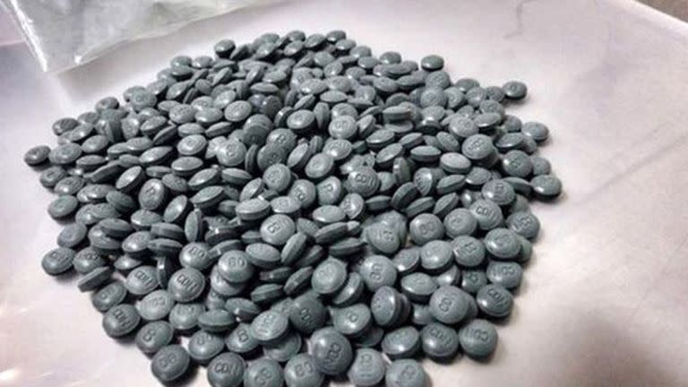 La W-18 tiene la misma forma de las pastillas de fentanyl que se han vuelto muy populares en Canadá