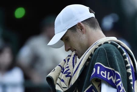 John Isner of the U.S.A. bites his towel during his match against Marin Cilic of Croatia at the Wimbledon Tennis Championships in London, July 3, 2015. REUTERS/Toby Melville