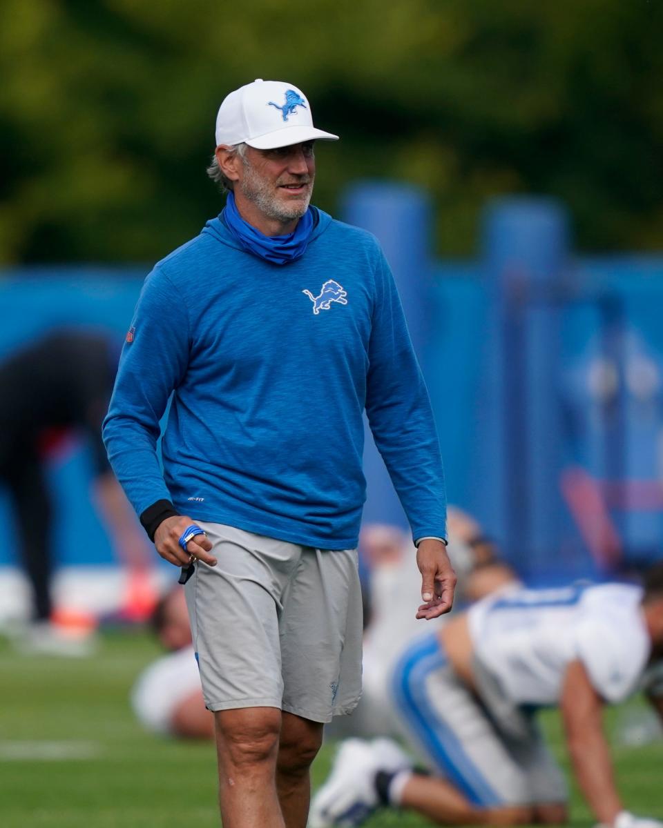 Detroit Lions defensive coordinator Cory Undlin watches as players stretch before drills at practice, Tuesday, Sept. 1, 2020, in Allen Park.