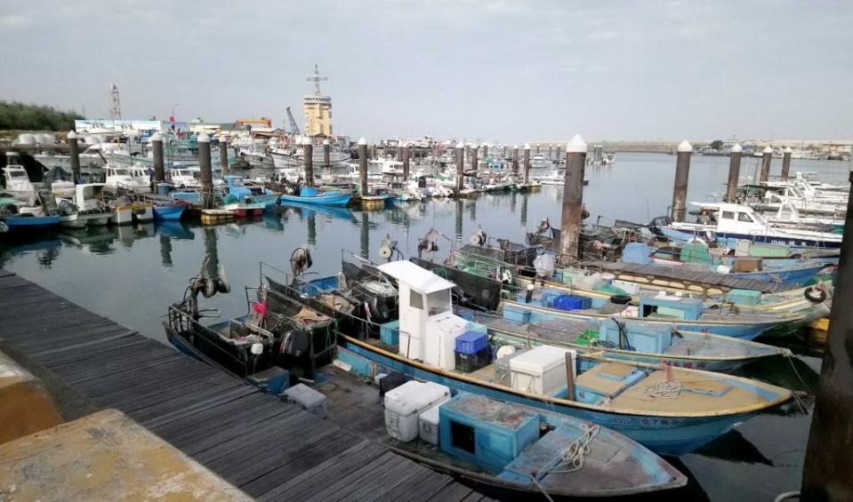 梧棲漁港發生海釣船因同行相爭，在對方漁船偷裝軌跡紀錄器案件。（記者陳金龍攝）
