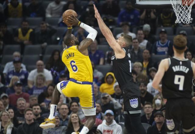 LeBron, Lakers on brink after Suns mauling, Nets advance - Thu