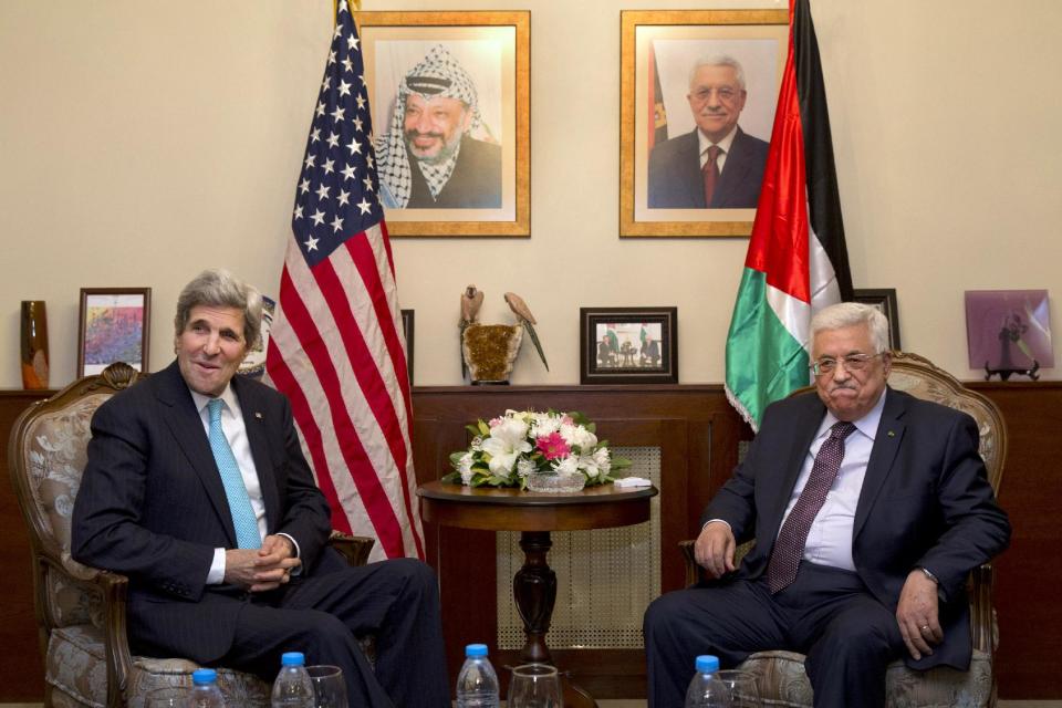Secretary of State John Kerry meets with Palestinian President Mahmoud Abbas, Wednesday, March 26, 2014, at the Palestinian Ambassador’s Residence in Amman, Jordan. Kerry is making an effort to salvage the Middle East peace talks as a breakdown looms. (AP Photo/Jacquelyn Martin, Pool)