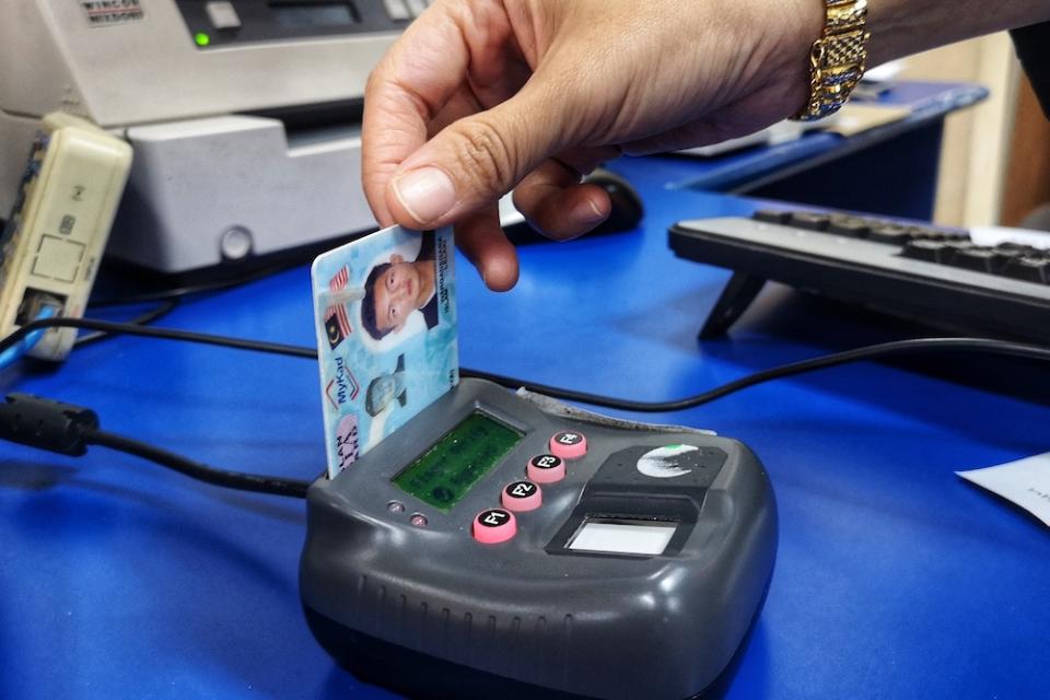 A MyKad identification card reader in use at a POS Malaysia outlet in Bangi October 15, 2018. — Picture by Shafwan Zaidon