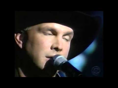 3) When Garth serenaded Trisha (and all of us) with one of her favorite songs, "To Make You Feel My Love."