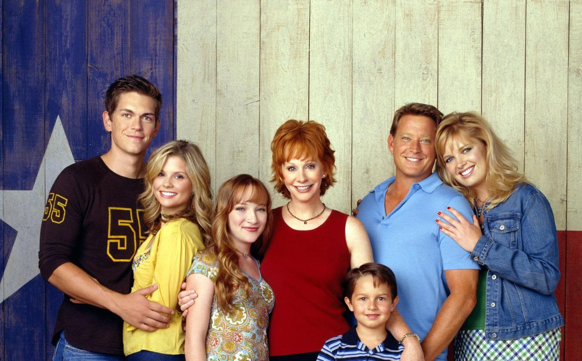 ‘Reba’ Cast Reunion at Reba McEntire Concert Once Again Starts Those