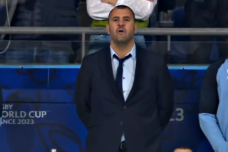 El head coach Michael Cheika cantó el Himno Nacional Argentino junto a los Pumas