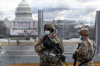 Nationalgarde und Stacheldraht vor dem Kapitol: Die Amtseinführung fand unter verschärften Sicherheitsvorkehrungen statt. (Bild: Roberto Schmidt/AFP)