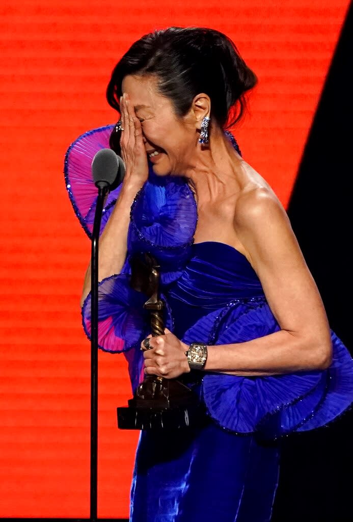  楊紫瓊頻頻得獎，已成今年奧斯卡影后呼聲極高的熱門人選，如果封后，將是奧斯卡史上第一位華裔影后（圖片來源：美聯社）