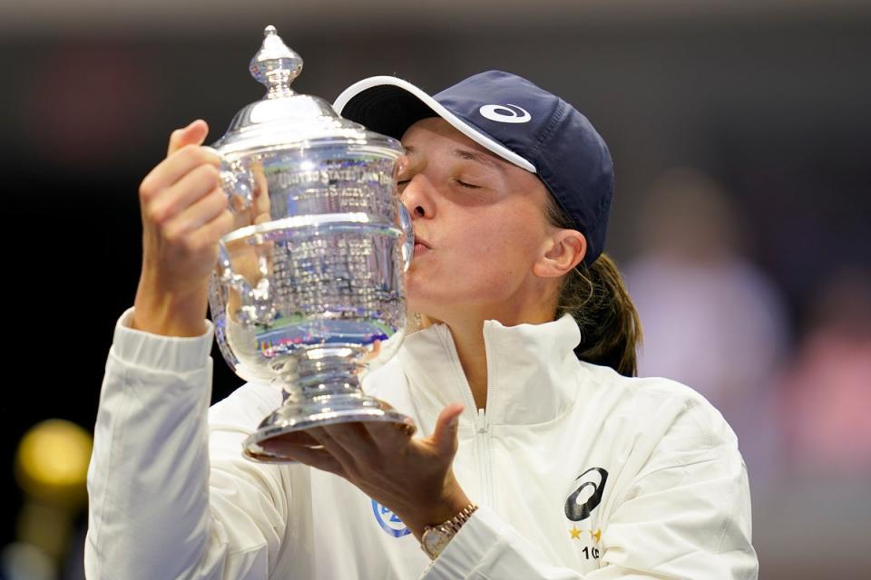 Iga Swiatek kisses the US Open trophy after winning the tournament in 2022  (AP)