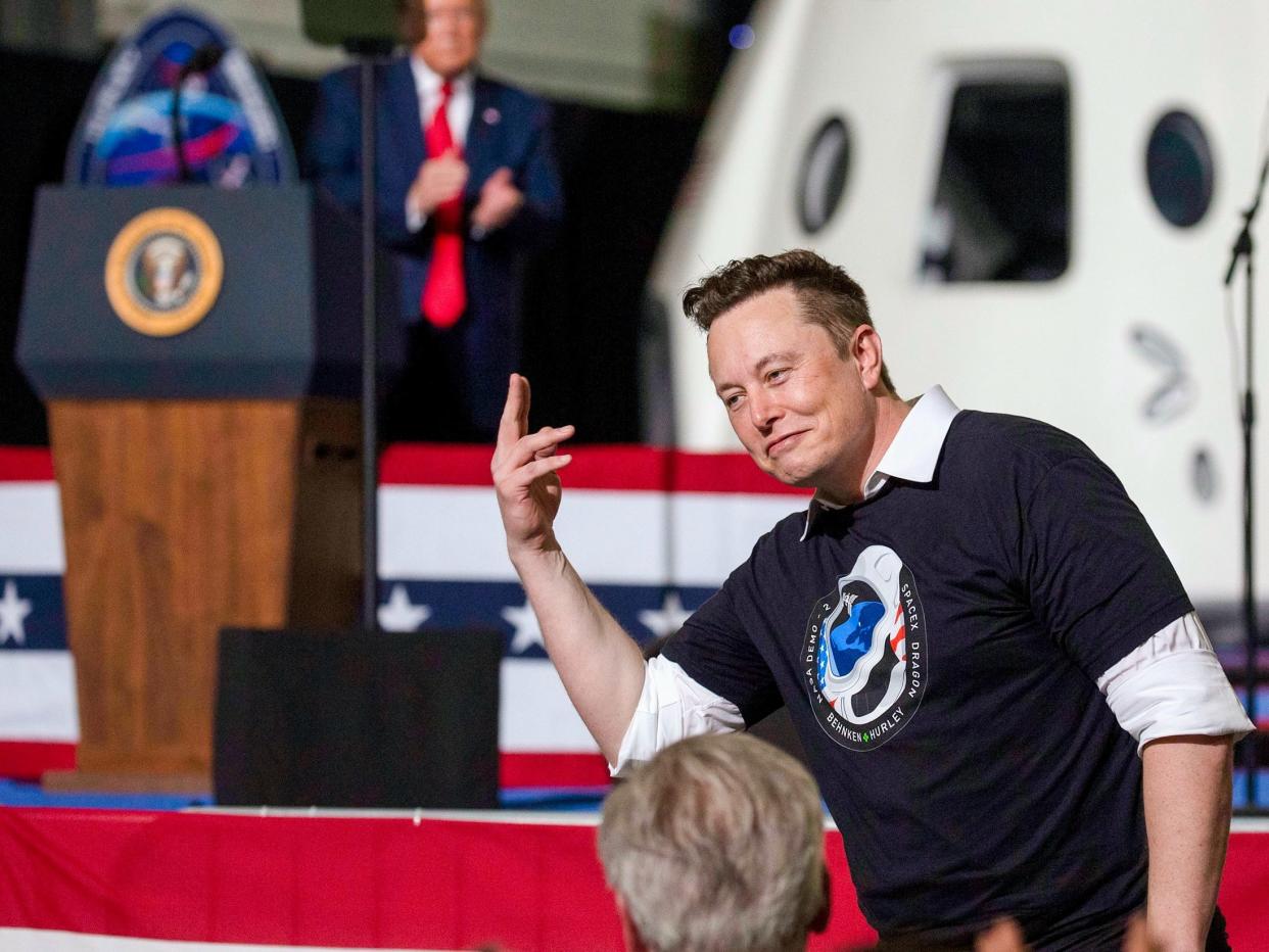 elon musk nasa kennedy space center ksc may 30 2020 demo2 demo 2 rocket launch astronauts cheering happy successful pointing bowing GettyImages 1216300269