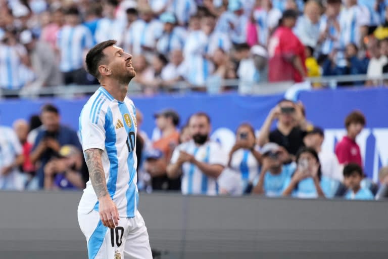 El argentino Lionel Messi reacciona en el segundo tiempo del partido amistoso contra Ecuador en el estadio Soldier Field, en Chicago, Estados Unidos, el 9 de junio de 2024 (Patrick McDermott)