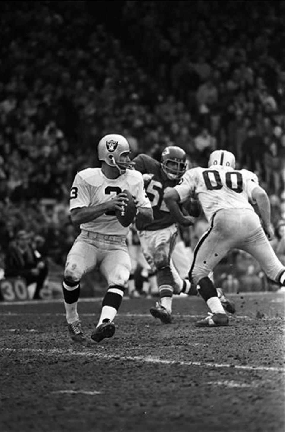 Oakland quarterback Daryle Lamonica surveys the field in a Dec. 14, 1967, game against the Chiefs at Municipal Stadium in Kansas City, Mo. Lamonica has two of the top three single-season passing touchdown records in Raiders history, with 30 in 1967 and 34 in 1969, with Derek Carr moving into the No. 2 spot this season with 31 heading into Sunday’s regular-season finale.