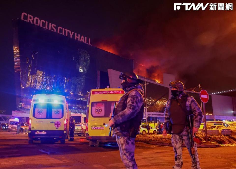 俄羅斯莫斯科一間音樂廳遭到恐怖份子攻擊，目前已有93人死亡。（圖/路透社）