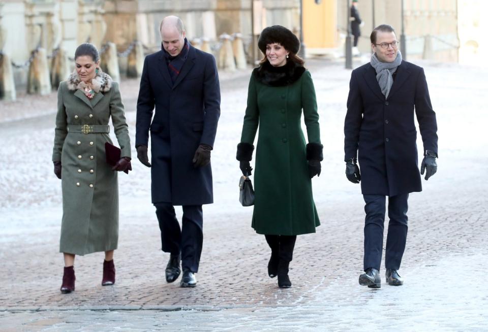 <p><strong>When: Jan. 30, 2018</strong><br>… Kate slipped into an emerald green Catherine Walker coat, but ditched the pom pom hat for a faux-fur black hat. She paired this outfit with Kiki McDonough earrings (previously worn during a royal tour of India) and a £895 ($1,560 CAD) <a rel="nofollow noopener" href="https://www.mulberry.com/us/shop/women/gifts/gifts-for-her/mini-seaton-black-small-classic-grain" target="_blank" data-ylk="slk:black Mulberry Mini Seaton bag;elm:context_link;itc:0;sec:content-canvas" class="link ">black Mulberry Mini Seaton bag</a>. <em>(Photo: Getty)</em> </p>