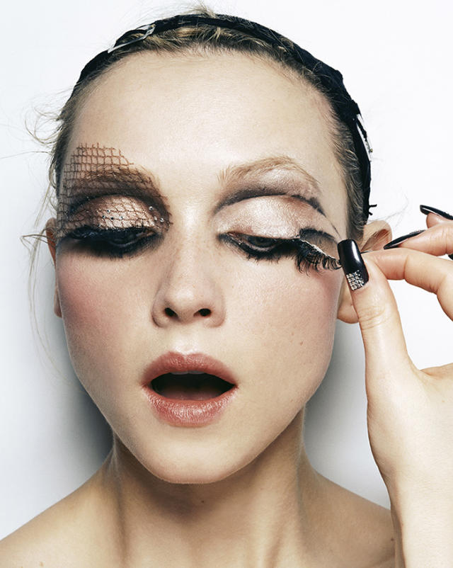 How to Apply (and Remove) Halloween Face Paint Like a Pro